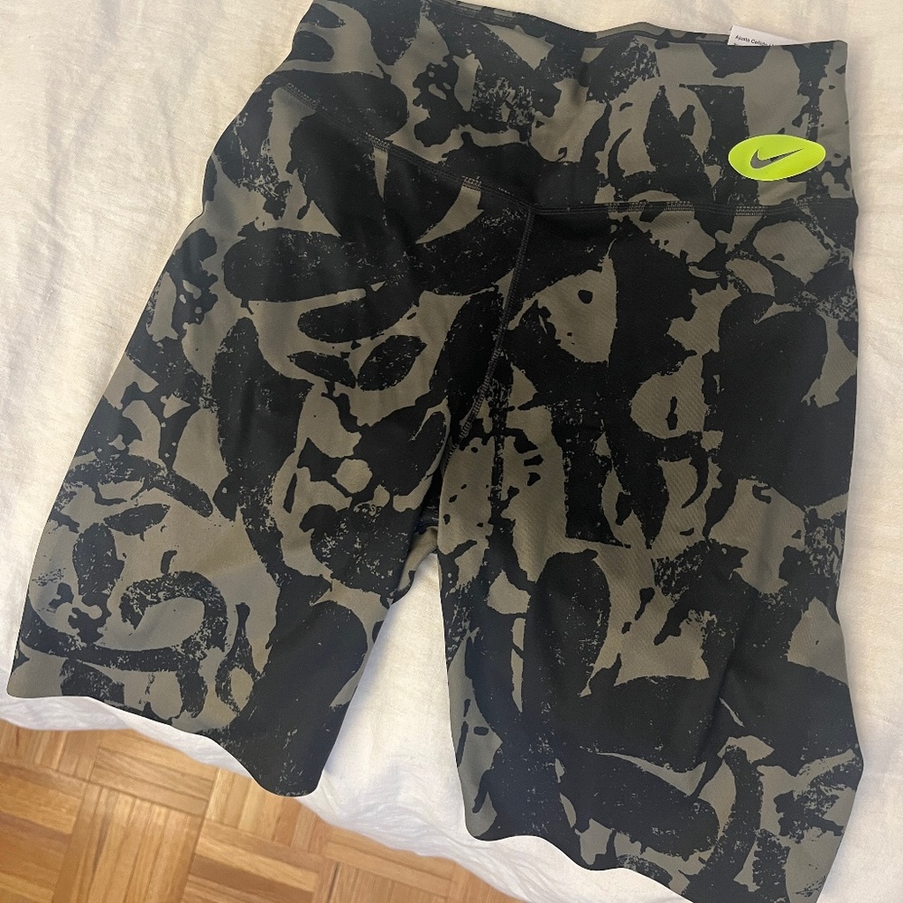 Nike One Luxe 7” biker shorts